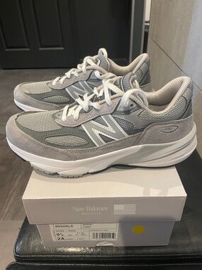 Women’s New Balance Grey and White 990v6 size 9 1/2 Narrow (2A)